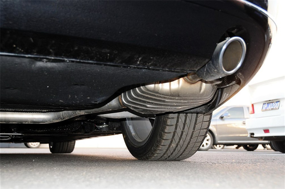 2013款 3.0T AT 45 TFSI quattro舒适型 引擎底盘