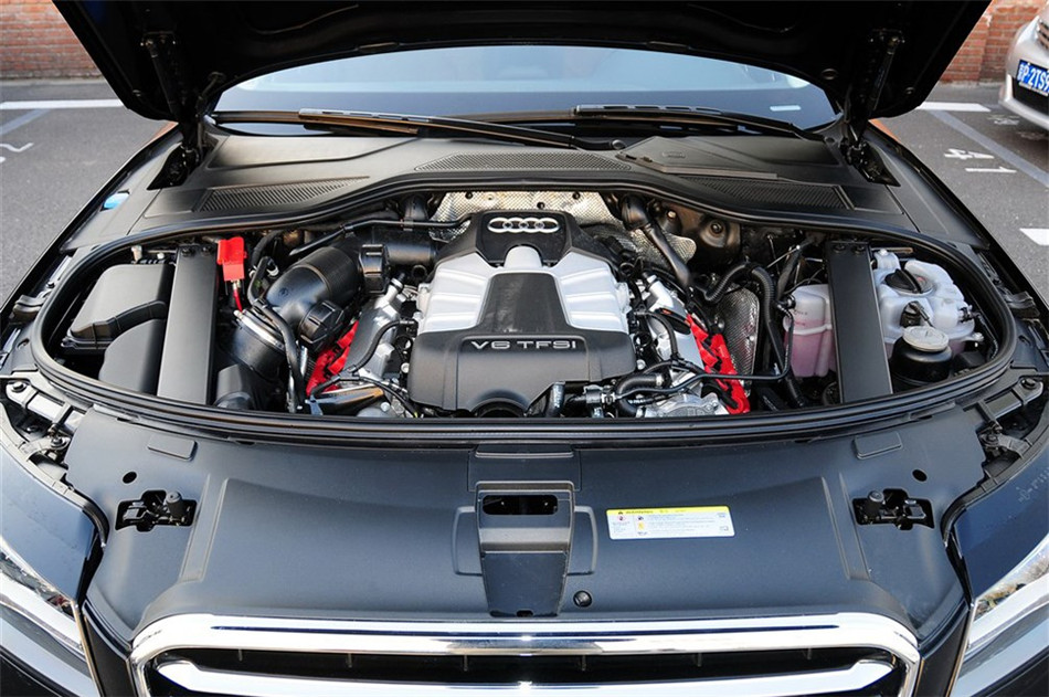 2013款 3.0T AT 45 TFSI quattro舒适型 引擎底盘