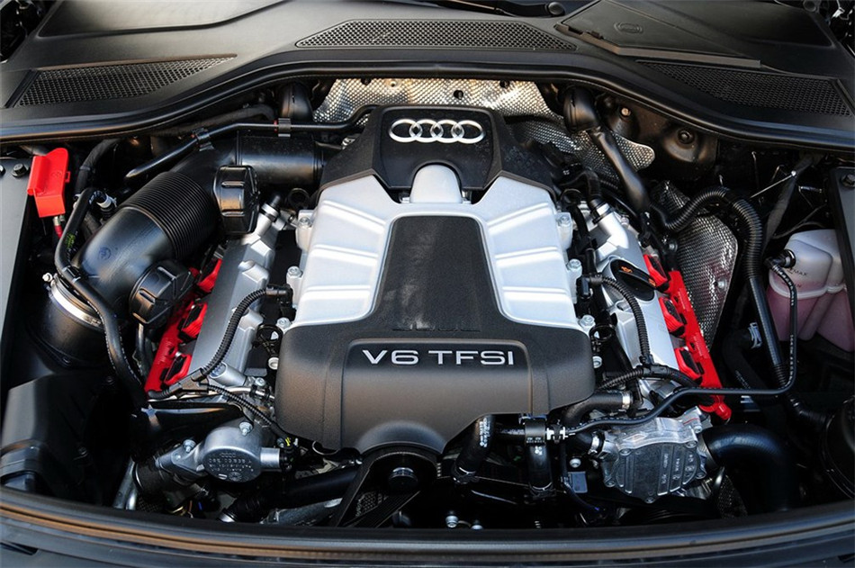 2013款 3.0T AT 45 TFSI quattro舒适型 引擎底盘