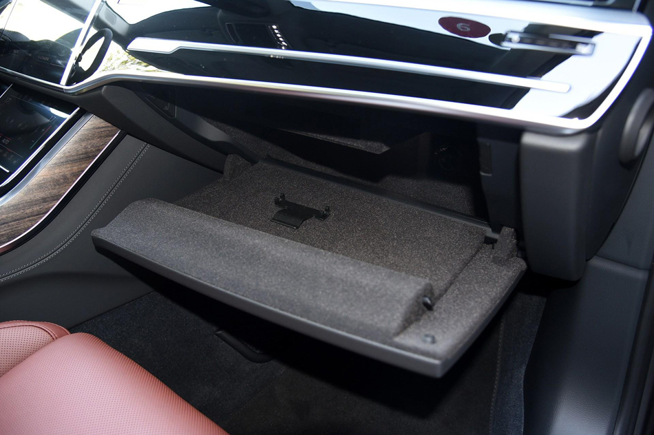 2018款 A8L 55 TFSI quattro尊贵型 内饰