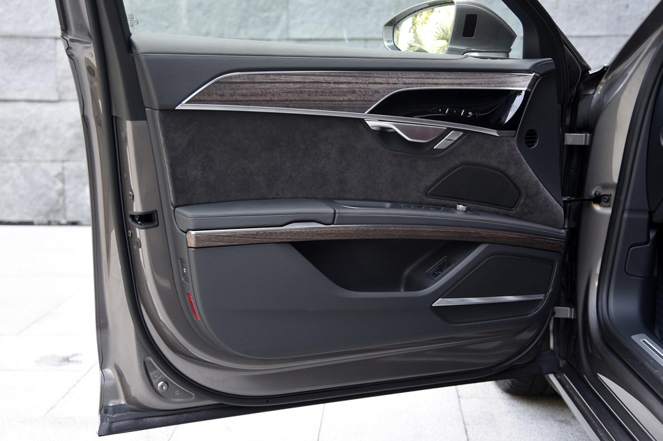 2018款 A8L 55 TFSI quattro尊贵型 座椅空间