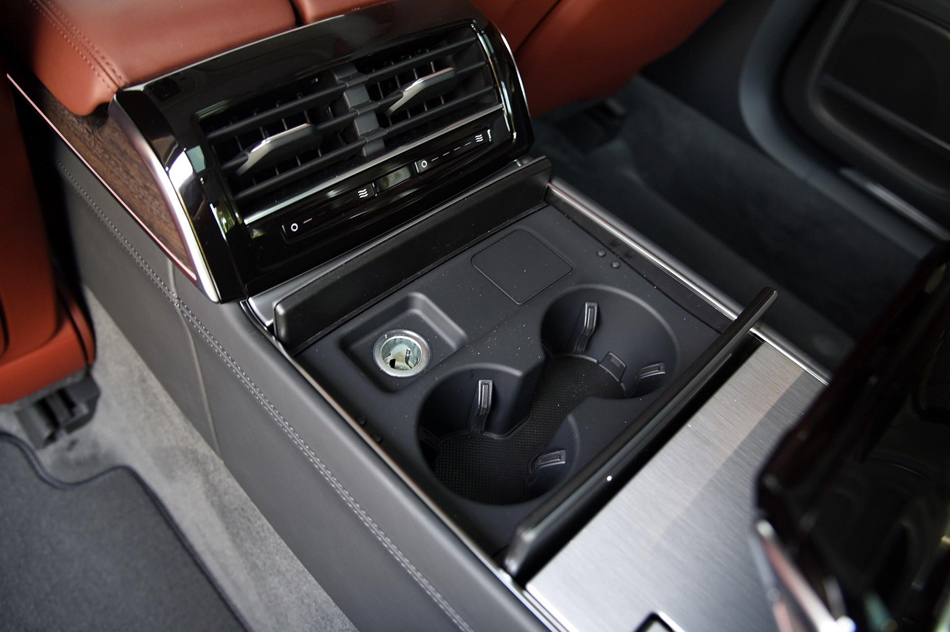 2018款 A8L 55 TFSI quattro尊贵型 座椅空间