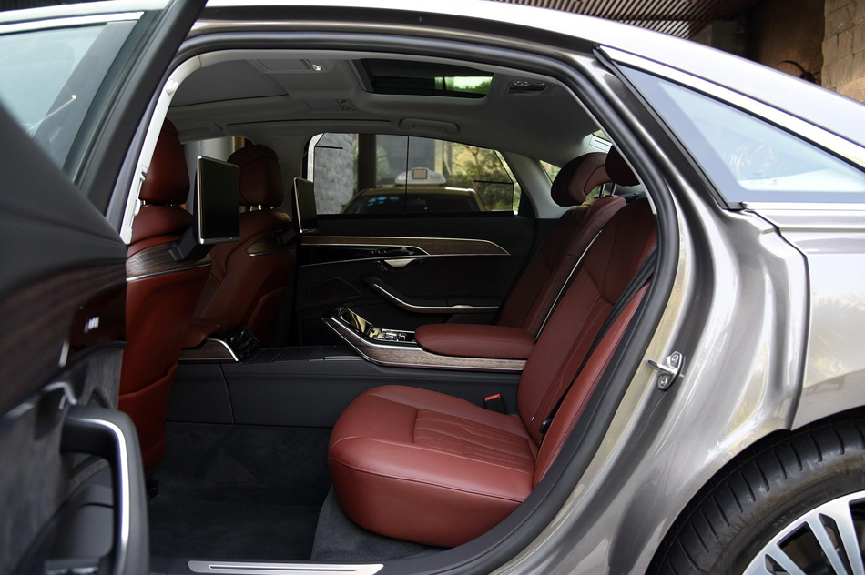 2018款 A8L 55 TFSI quattro尊贵型 座椅空间