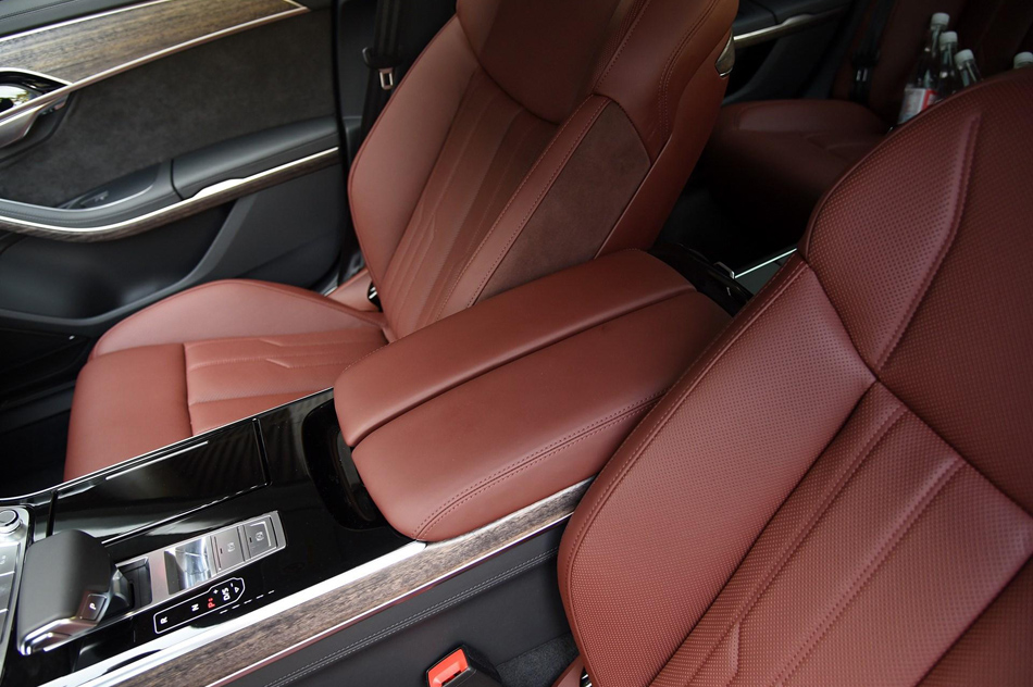 2018款 A8L 55 TFSI quattro尊贵型 座椅空间