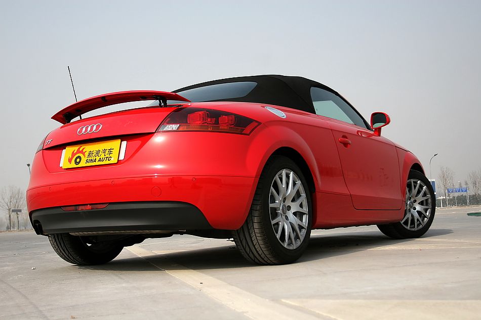 奥迪TT Roadster敞篷跑车外观图片