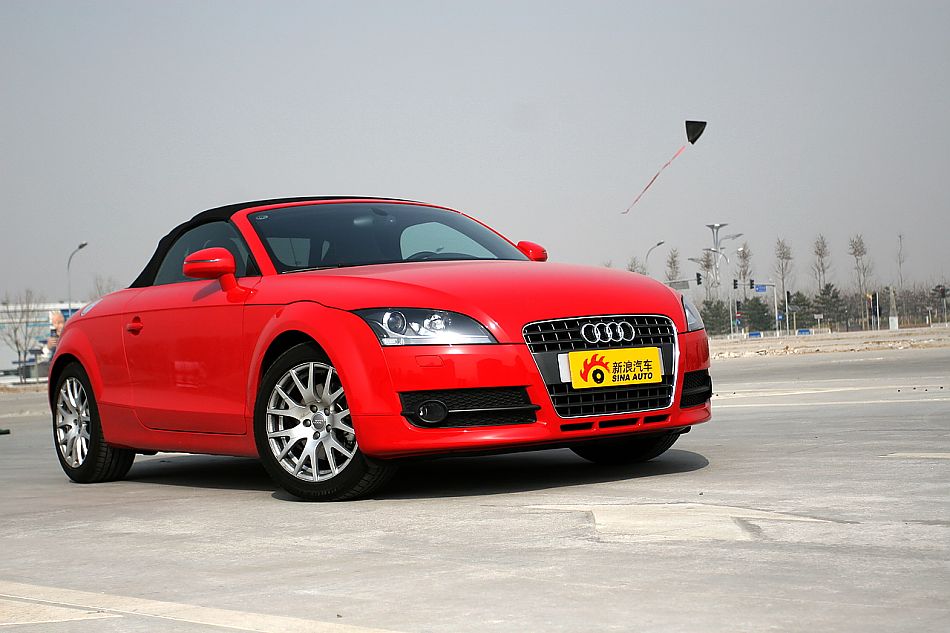 奥迪TT Roadster敞篷跑车外观图片