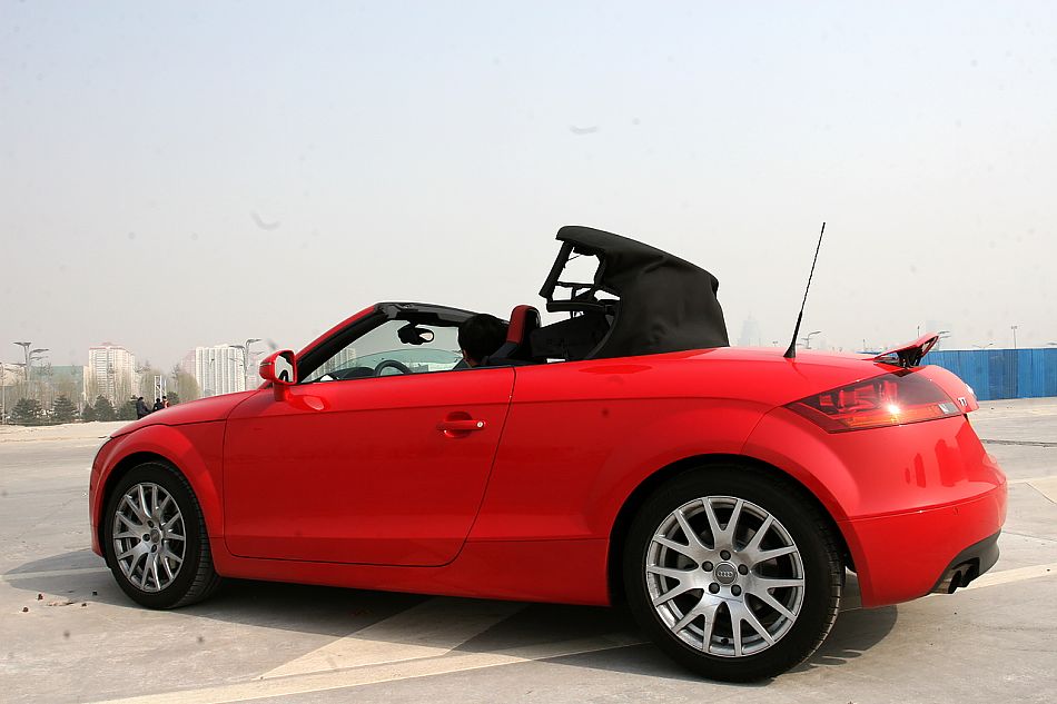 奥迪TT Roadster敞篷跑车外观图片