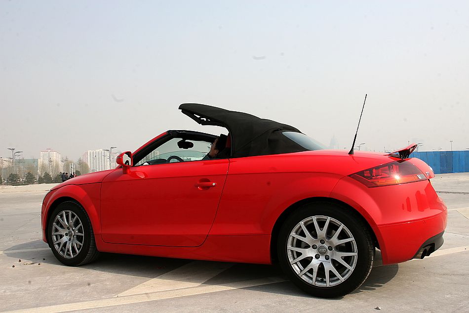 奥迪TT Roadster敞篷跑车外观图片