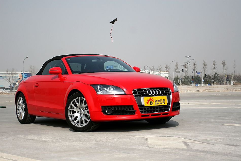 奥迪TT Roadster敞篷跑车外观图片