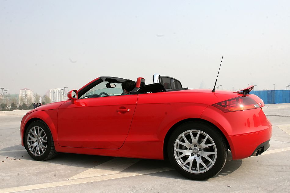 奥迪TT Roadster敞篷跑车外观图片