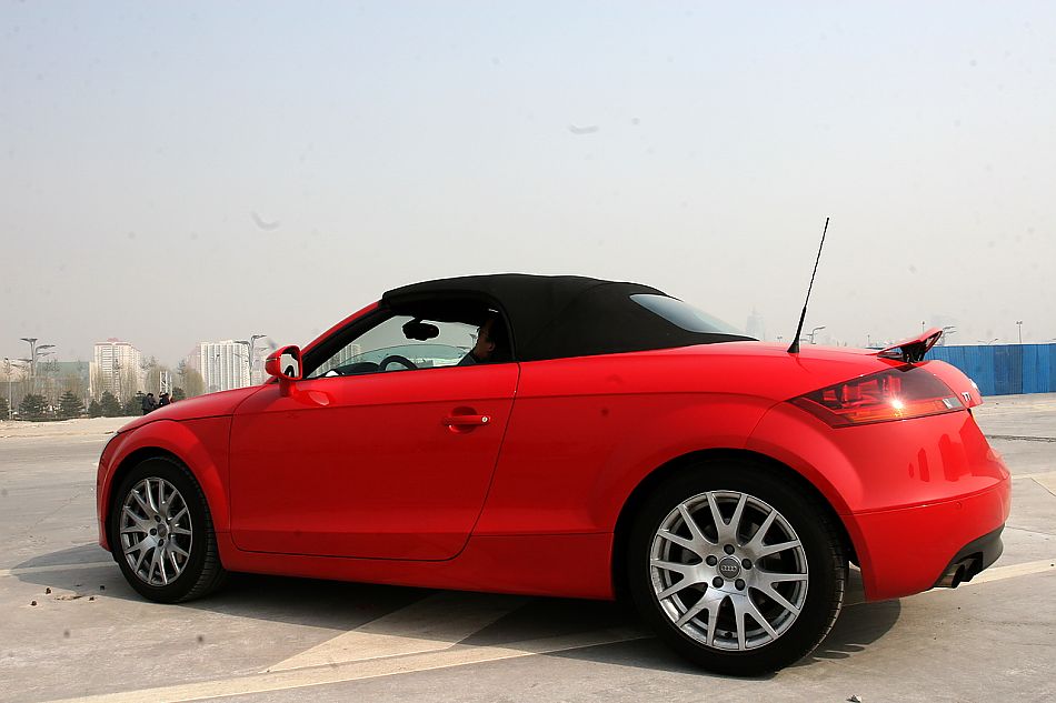 奥迪TT Roadster敞篷跑车外观图片