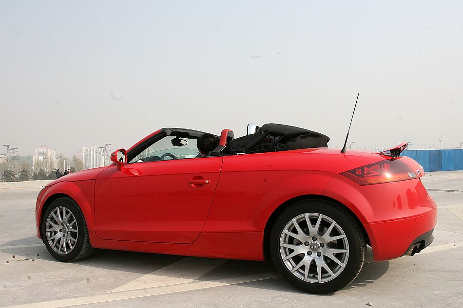 奥迪TT Roadster敞篷跑车外观图片