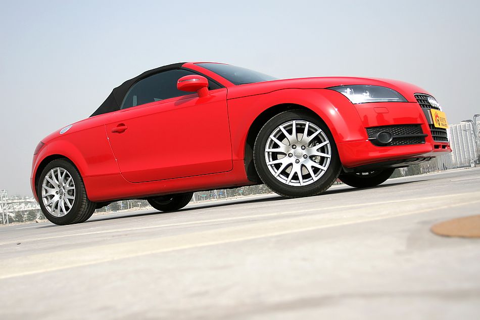 奥迪TT Roadster敞篷跑车外观图片