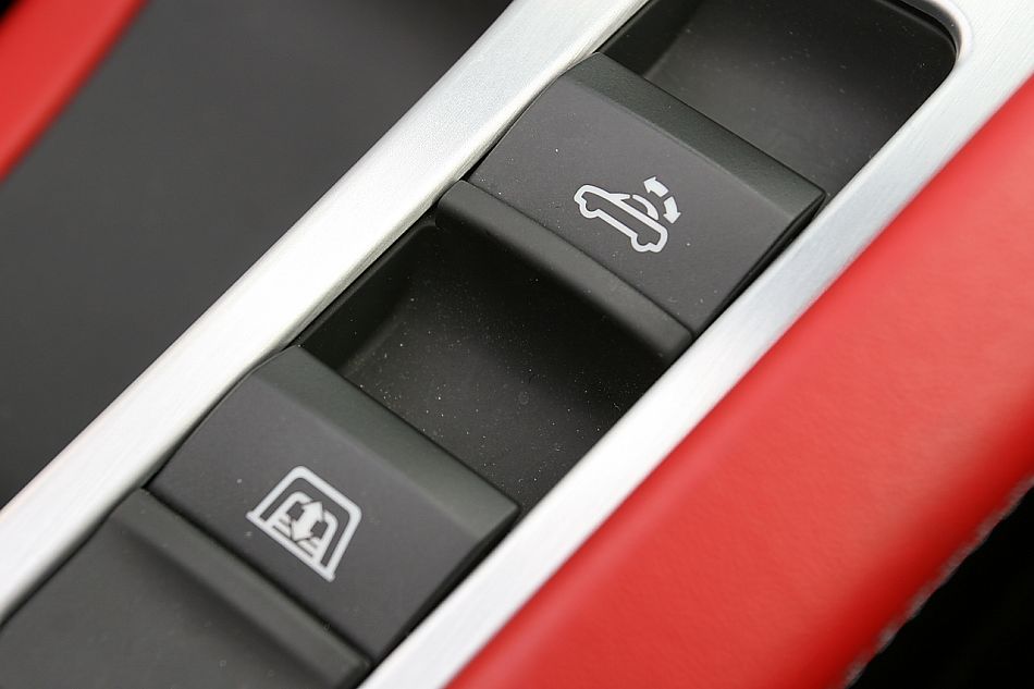 TT Roadster敞篷跑车内饰图