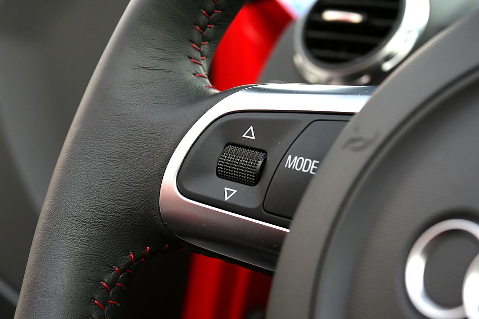 TT Roadster敞篷跑车内饰图