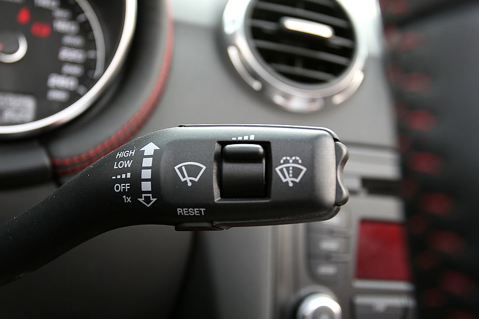 TT Roadster敞篷跑车内饰图