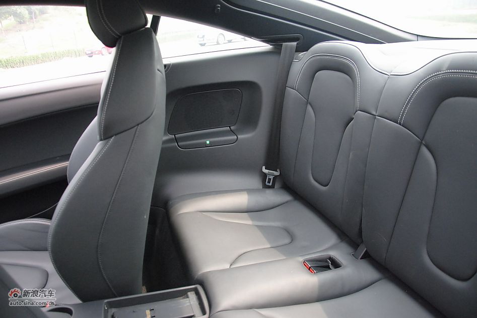 2011款TTS Coupe座椅及空间