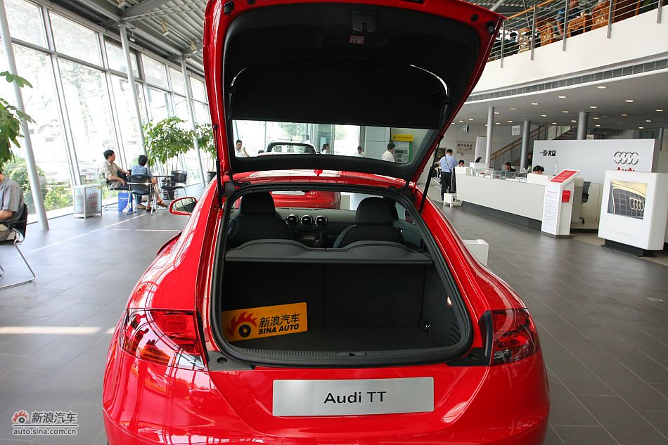 发动机、后备箱及悬挂