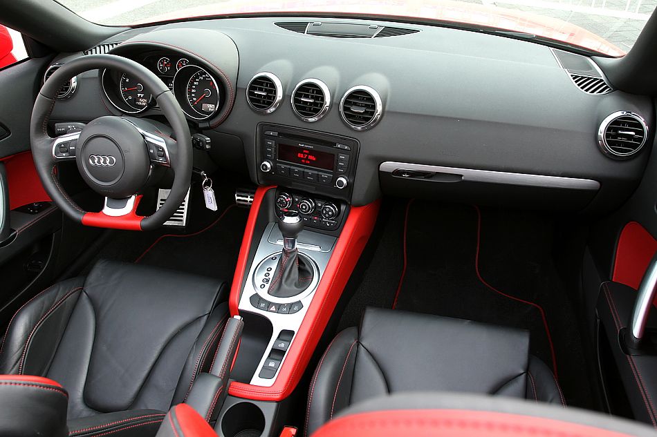 TT Roadster敞篷跑车内饰图