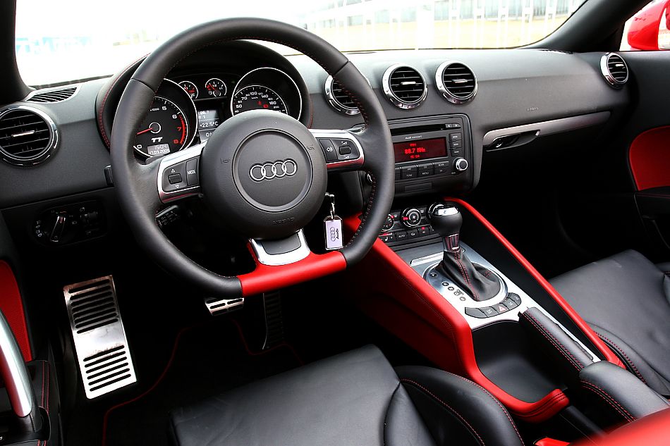 TT Roadster敞篷跑车内饰图