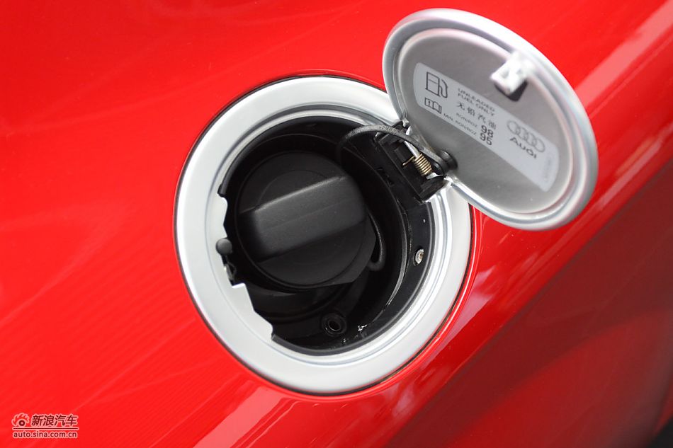 发动机、后备箱及悬挂