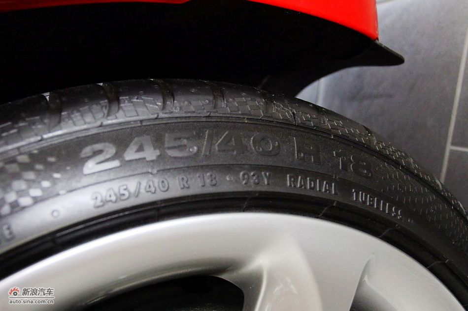 发动机、后备箱及悬挂