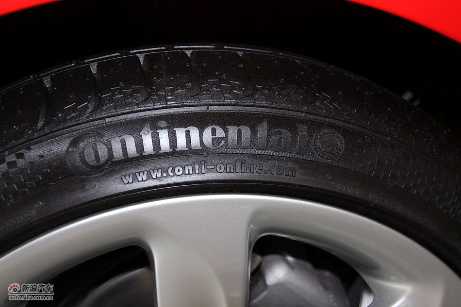 发动机、后备箱及悬挂