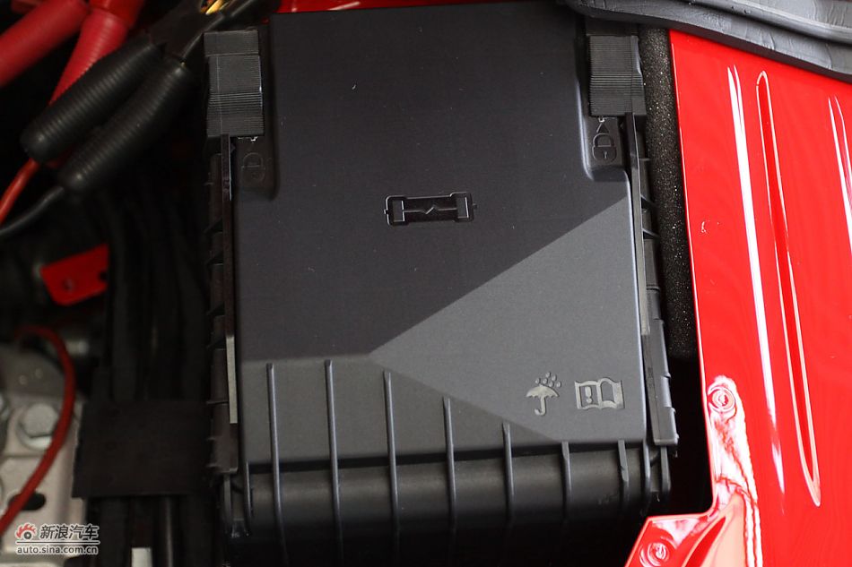 发动机、后备箱及悬挂