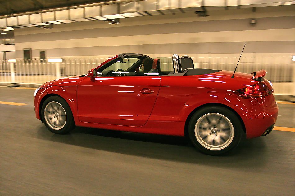 奥迪TT Roadster敞篷跑车外观图片