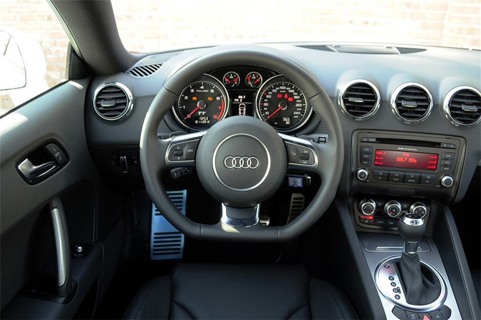 Coupe 2013款 2.0TFSI quattro 双离合 内饰