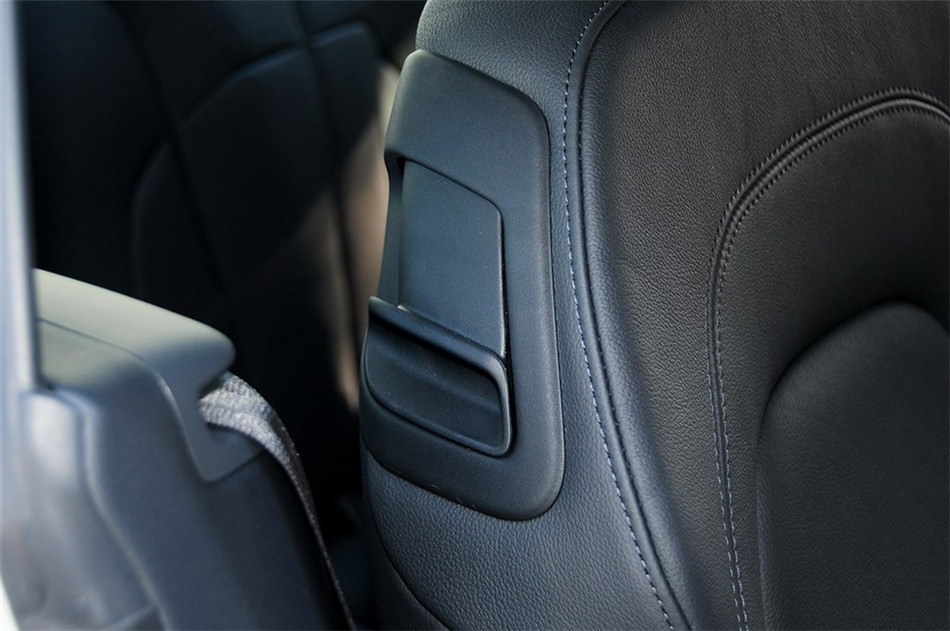 Coupe 2013款 2.0TFSI quattro 双离合 座椅空间