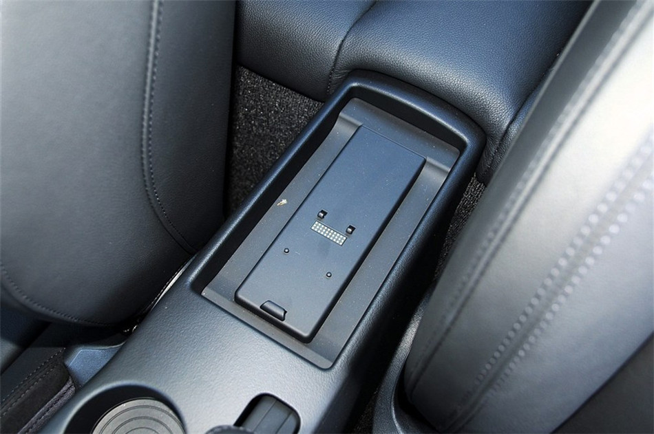 Coupe 2013款 2.0TFSI quattro 双离合 座椅空间