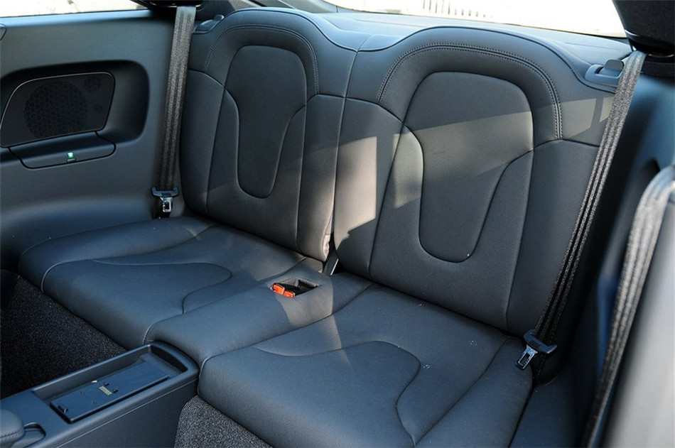 Coupe 2013款 2.0TFSI quattro 双离合 座椅空间