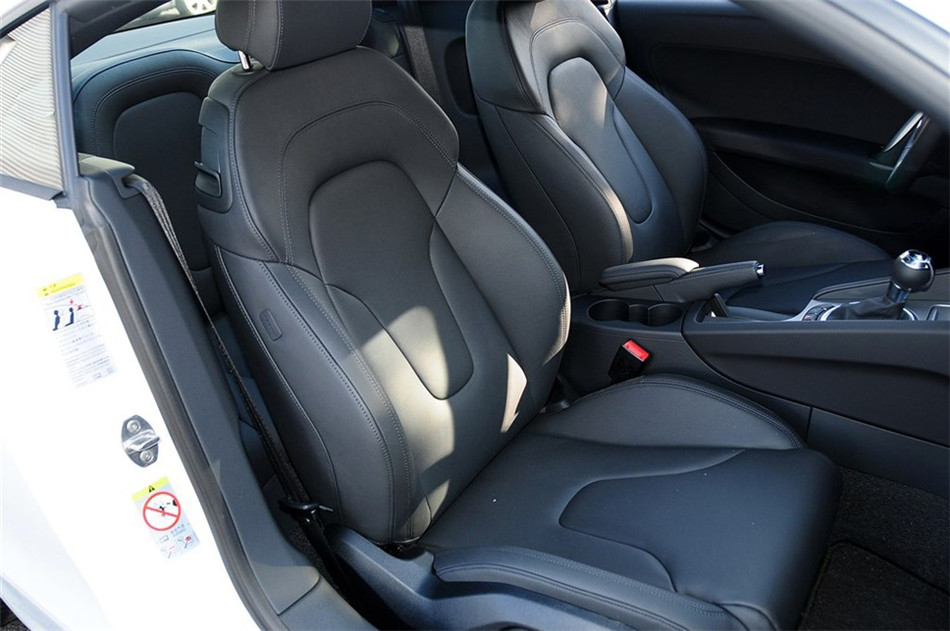 Coupe 2013款 2.0TFSI quattro 双离合 座椅空间