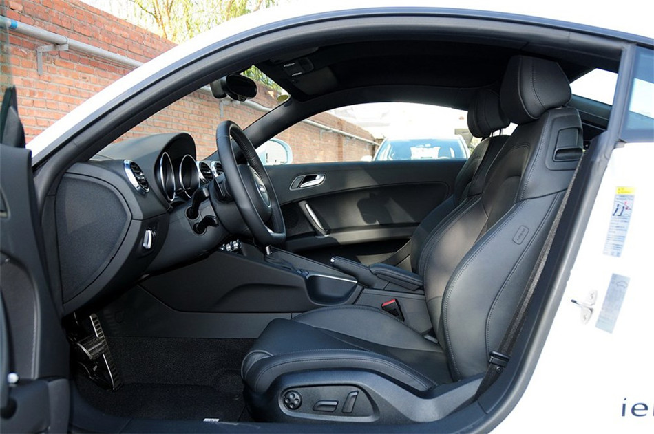Coupe 2013款 2.0TFSI quattro 双离合 座椅空间