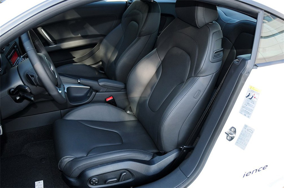 Coupe 2013款 2.0TFSI quattro 双离合 座椅空间