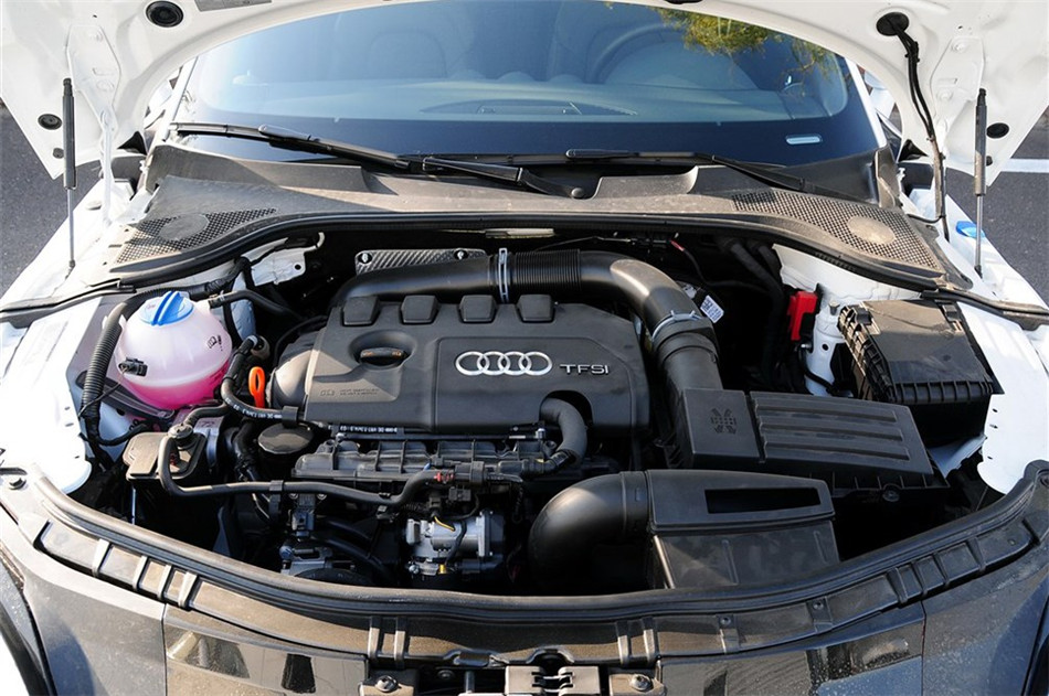 Coupe 2013款 2.0TFSI quattro 双离合 引擎底盘