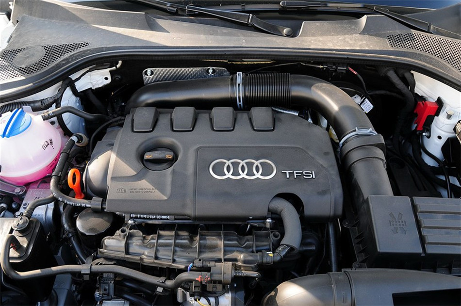 Coupe 2013款 2.0TFSI quattro 双离合 引擎底盘