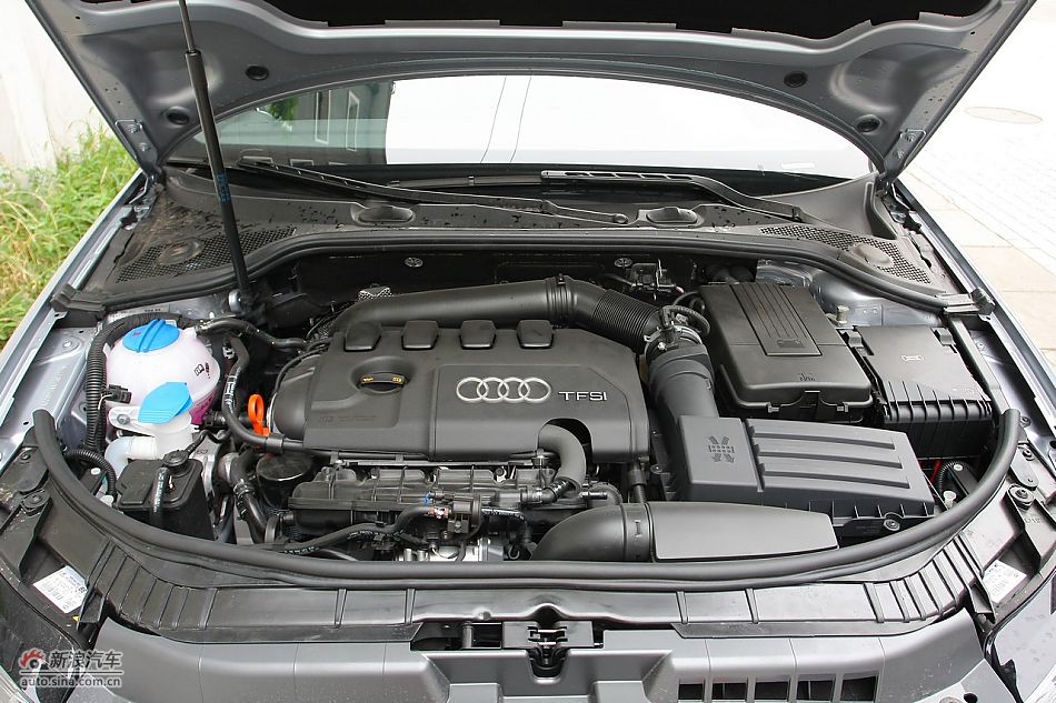 发动机、后备箱及悬挂