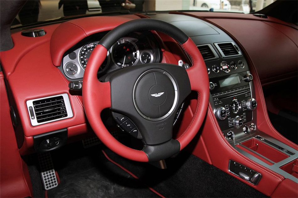 阿斯顿马丁DB9 2013款 6.0L Coupe 内饰