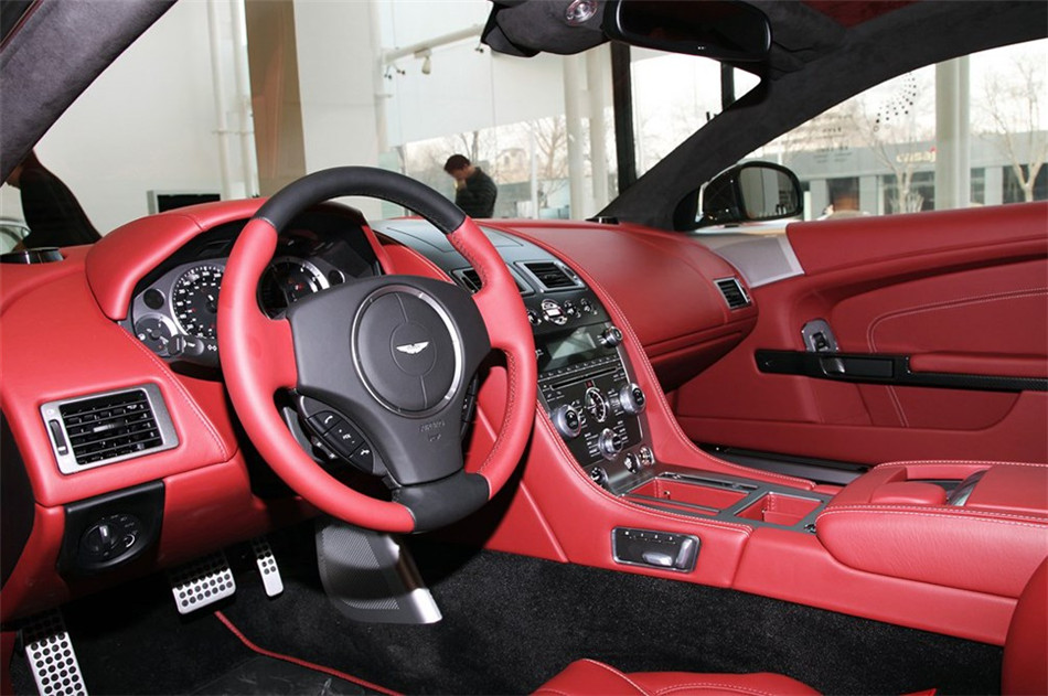 阿斯顿马丁DB9 2013款 6.0L Coupe 内饰