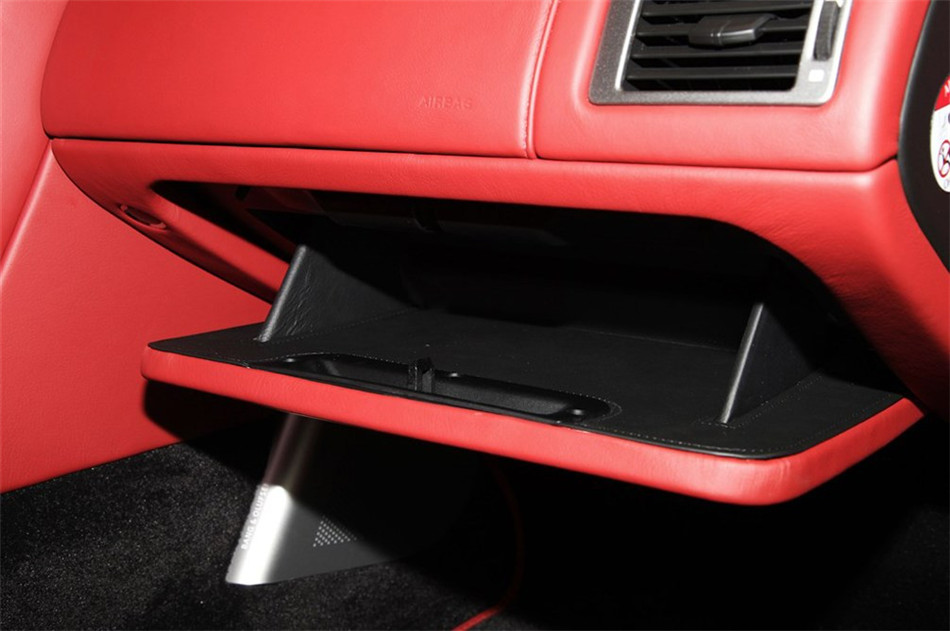 阿斯顿马丁DB9 2013款 6.0L Coupe 座椅空间