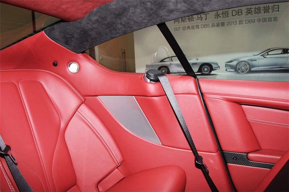 阿斯顿马丁DB9 2013款 6.0L Coupe 座椅空间