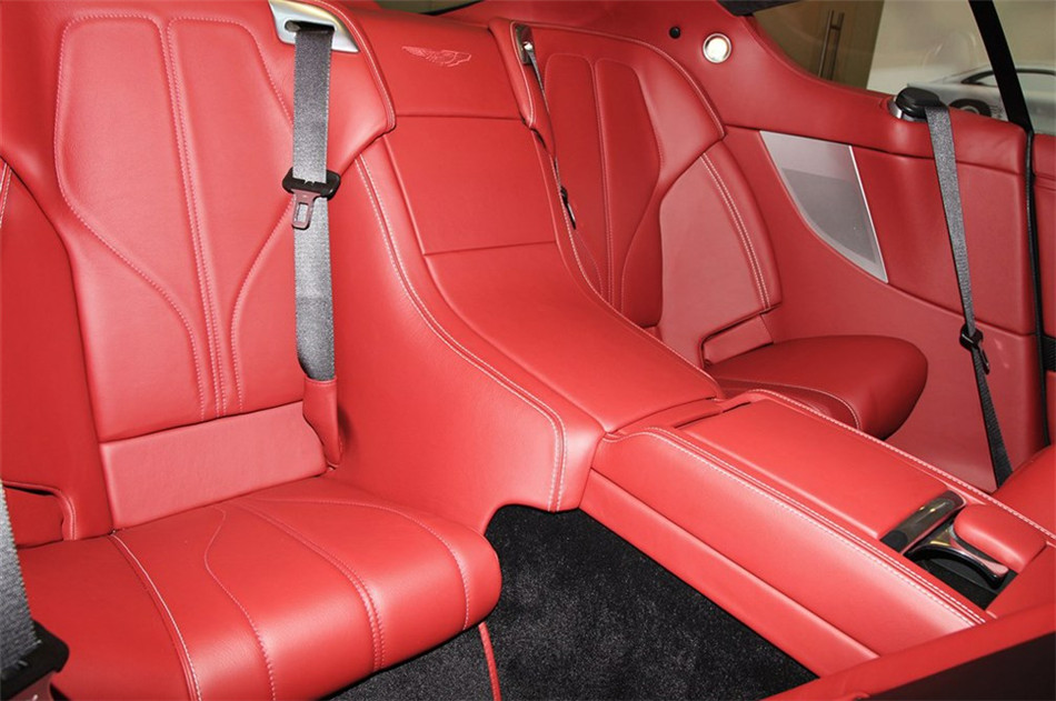 阿斯顿马丁DB9 2013款 6.0L Coupe 座椅空间