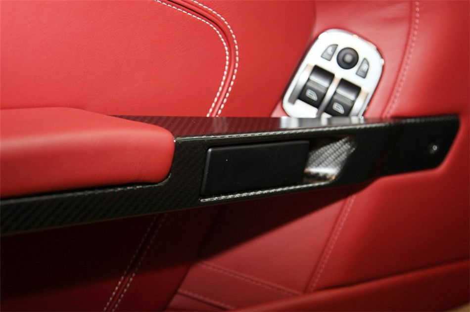 阿斯顿马丁DB9 2013款 6.0L Coupe 座椅空间