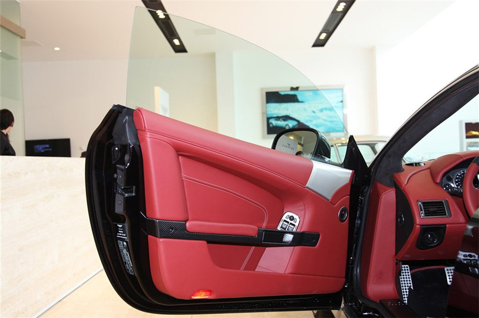 阿斯顿马丁DB9 2013款 6.0L Coupe 座椅空间