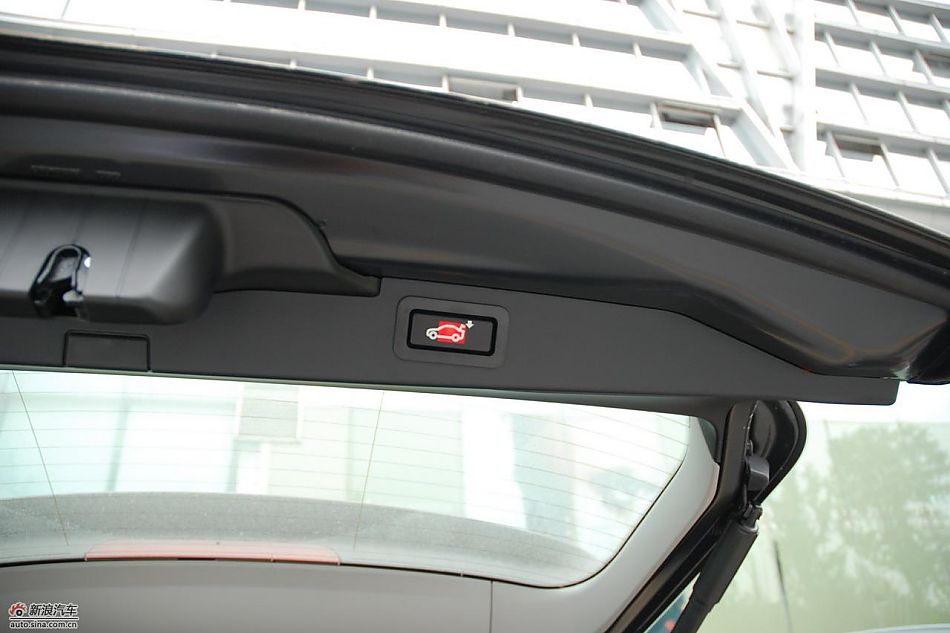 新宝马X5后备箱