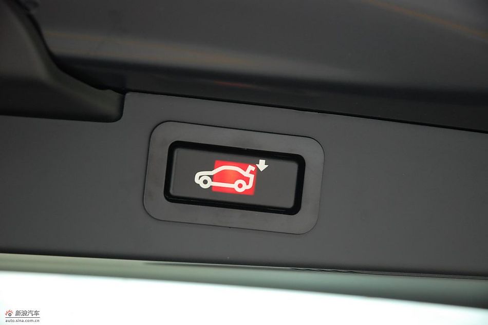 新宝马X5后备箱