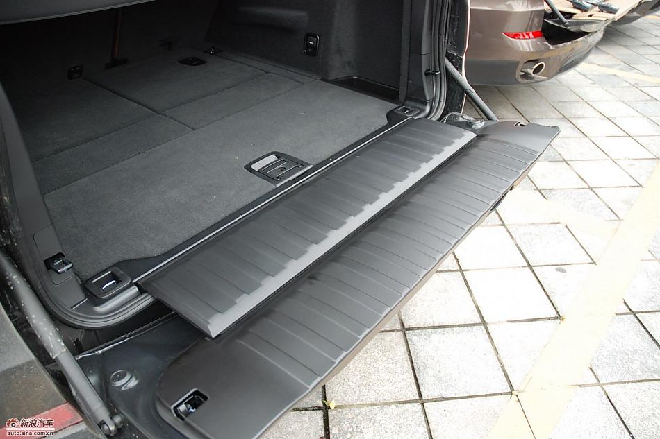 新宝马X5后备箱