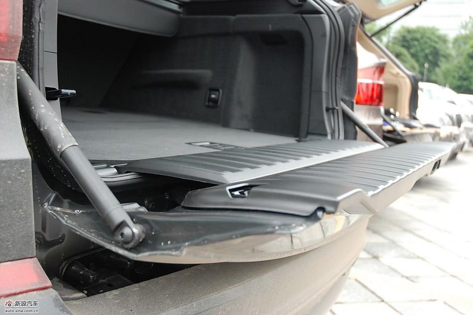 新宝马X5后备箱